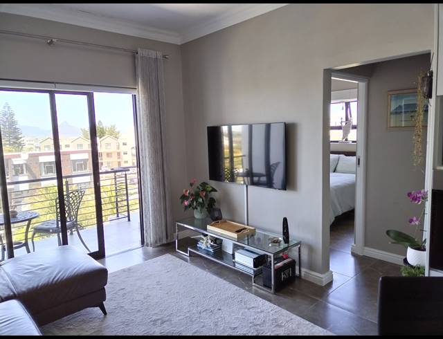 2 BEDROOM APARTMENT TO LET IN WAVES EDGE